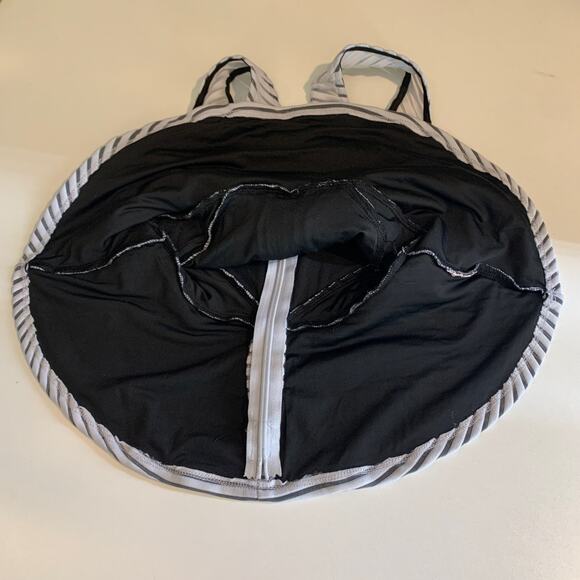 Bebe Top Womens M Medium Black White Striped Sleeveless Scoop Zip Back Peplum - Picture 11 of 13